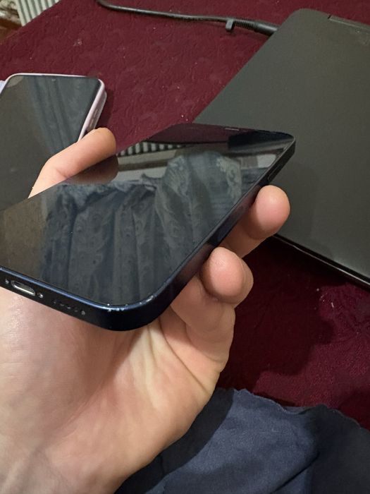 Продам Apple iPhone 12