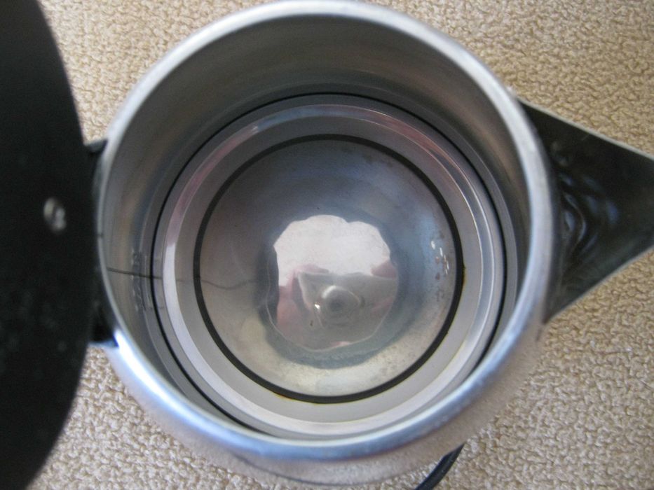 Электрочайник GRUNHELM объемом 1,8 литра из нержавеющей стали мало б/у