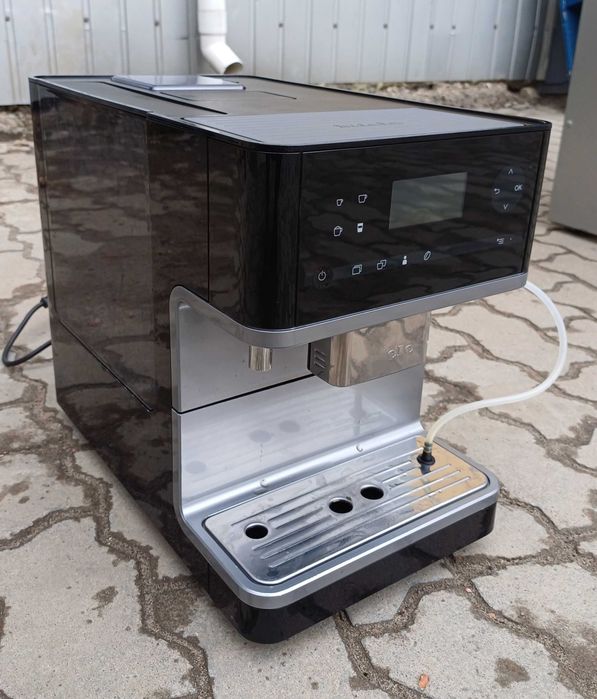 Кавоварка кавомашина преміум класу Miele CM6300 з текстовим меню чорна