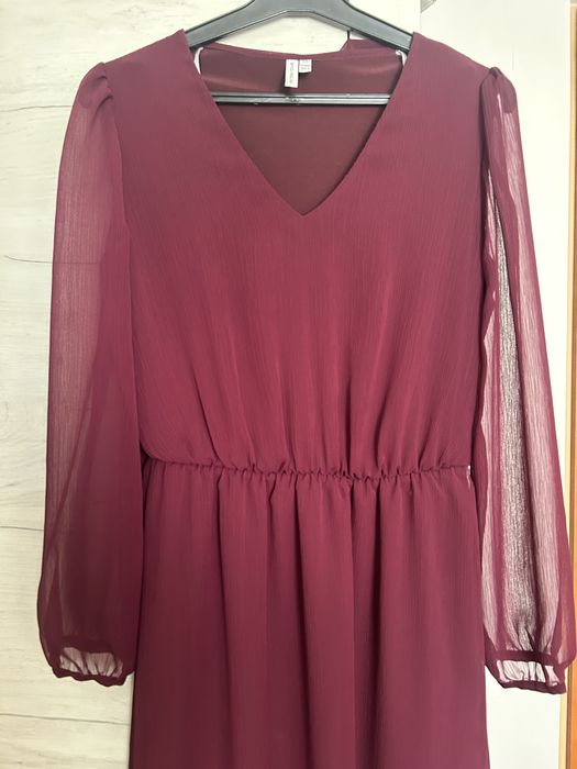 Piękna burgundowa długa sukienka