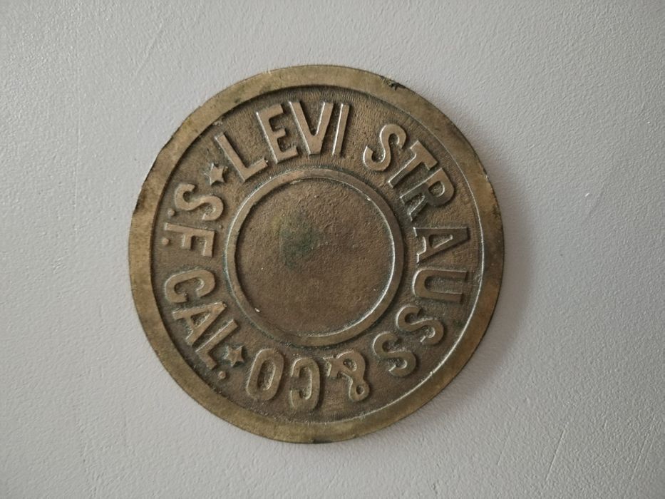 Pisa papeis Levi's anos 90