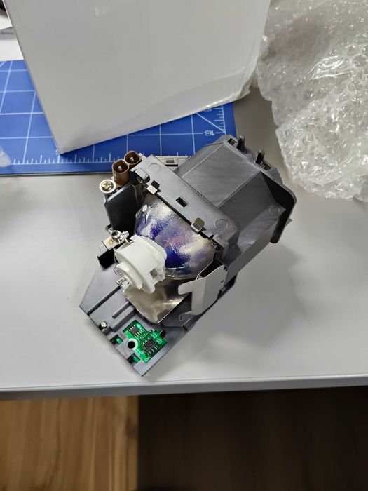 Oryginalna Lampa do Projektora Panasonic ET-LAV400 – NOWA