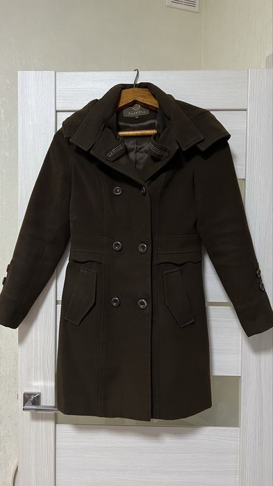 Осіннє коричневе пальто 44 розмір