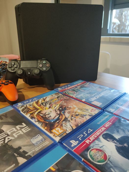 Vendo PS4 Slim Pro 1T em excelente estado
