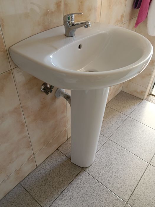 Lavatório de pé Roca