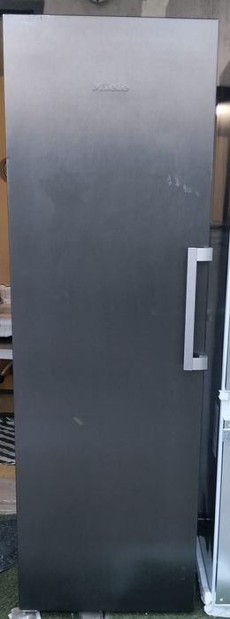 Arca congeladora Miele perfeita preta