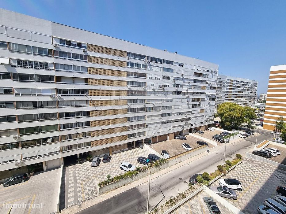 Apartamento T4 para arrendamento