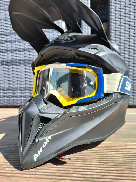 Capacete Airoh Wraap + Óculos Blast XR1