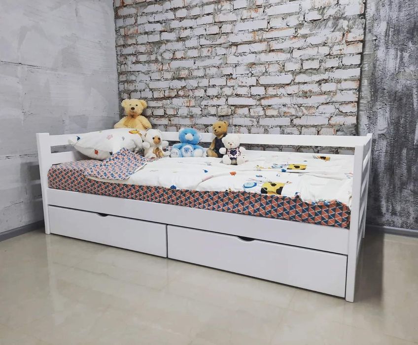 Ліжко з дерева з шухлядами