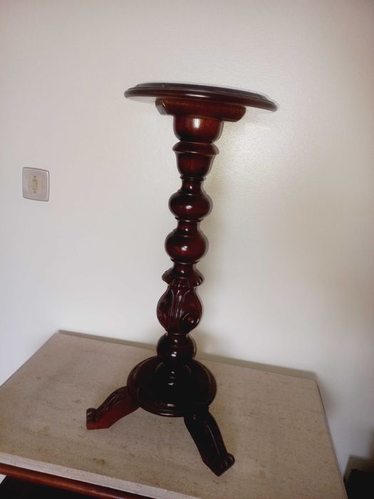 Mesinha em Madeira para apoio de Vasos, etc