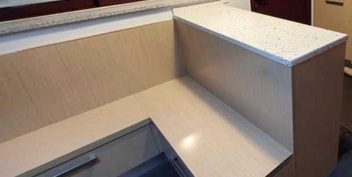 Móveis + Balcão e Bancos de Cozinha com bancada em Silestone