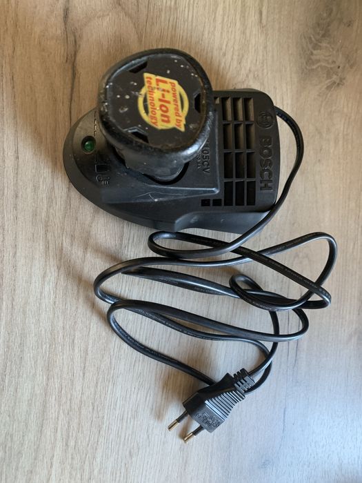 Bosch ladowarka Al1105cv+ akumulator 12 v