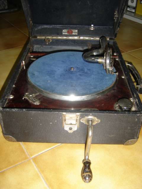 Giradiscos antigo442991150807787522