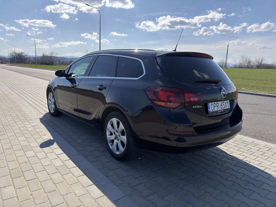 Opel Astra J 2011, 1.7 CDTI