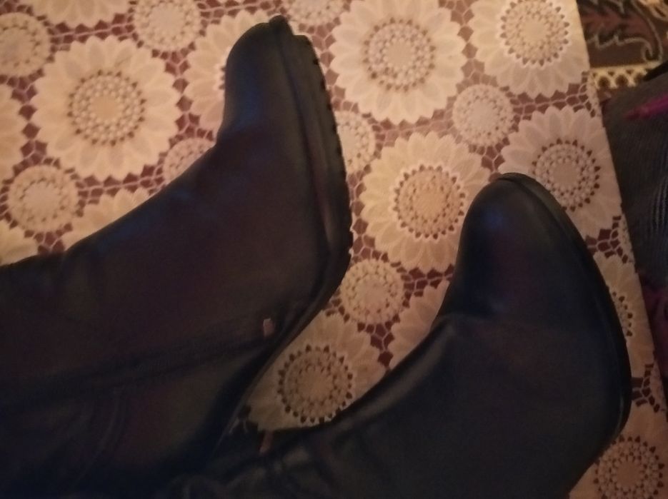 Продам недорого классные зимние сапоги