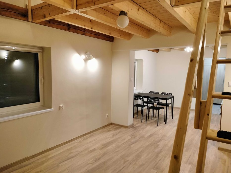 Samodzielne mieszkanie w doskonałej lokalizcji.