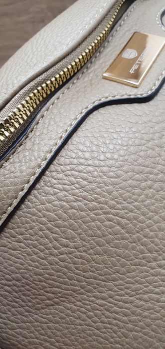 Beżowa nerka saszetka listonoszka miękka eco skóra