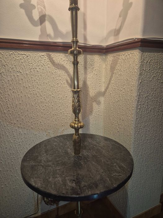 Candeeiro de pé alto em bronze vintage