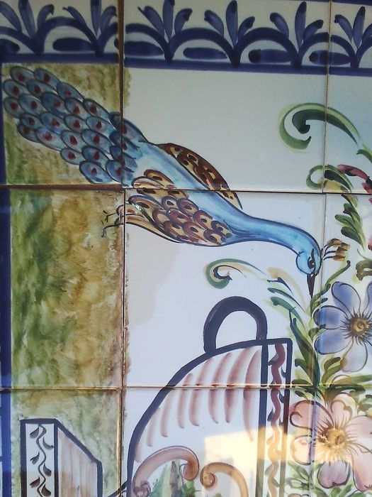 Painel de azuleijos pintados á mão e assinado