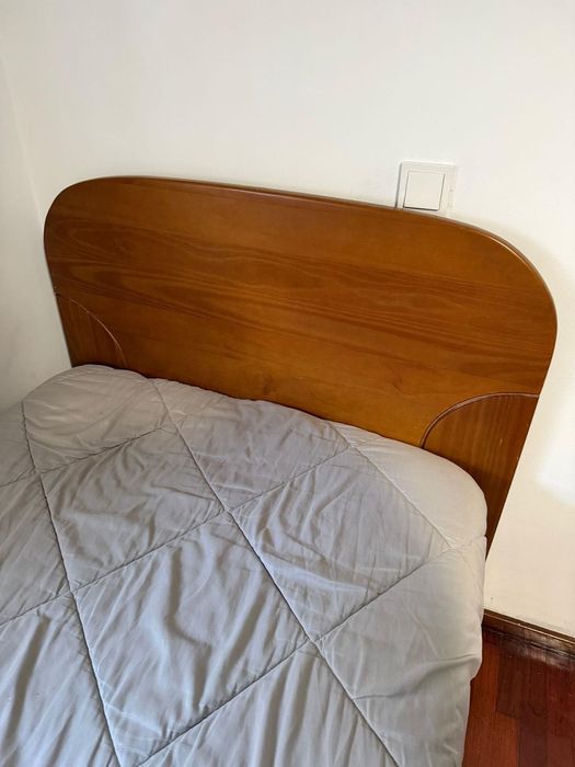 Cama C/Colchão (Corpo e meio, com 4 gavetas laterais de arrumos)