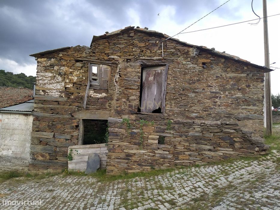 Casa em Ruínas para Recuperação em Veigas, Quintanilha - 30.000€