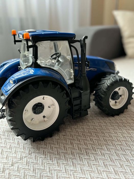 Traktor New Holland BRUDER