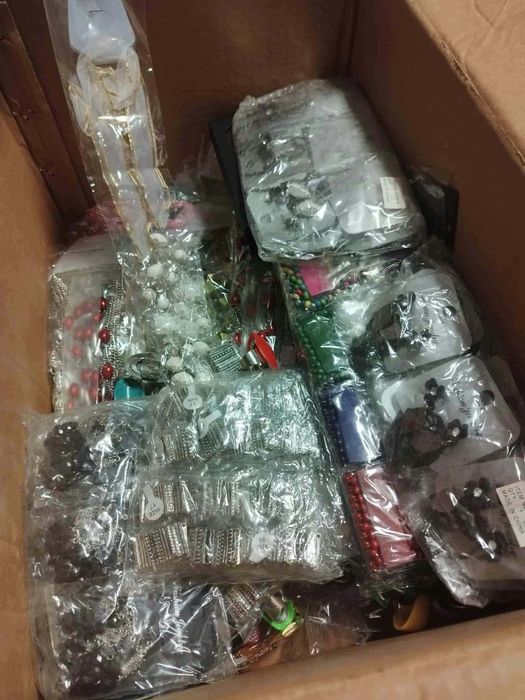 Conjunto bijuteria 50 peças