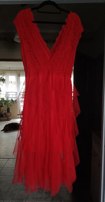 Czerwona sukienka z tiulu i koronki. Shein