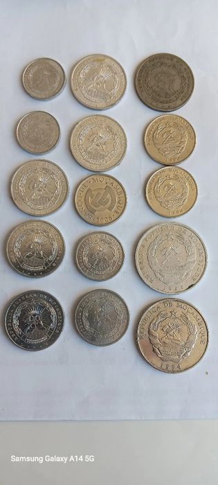 15 moedas de Moçambique diversas