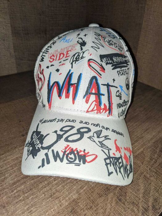 Кепка, стильная с принтом