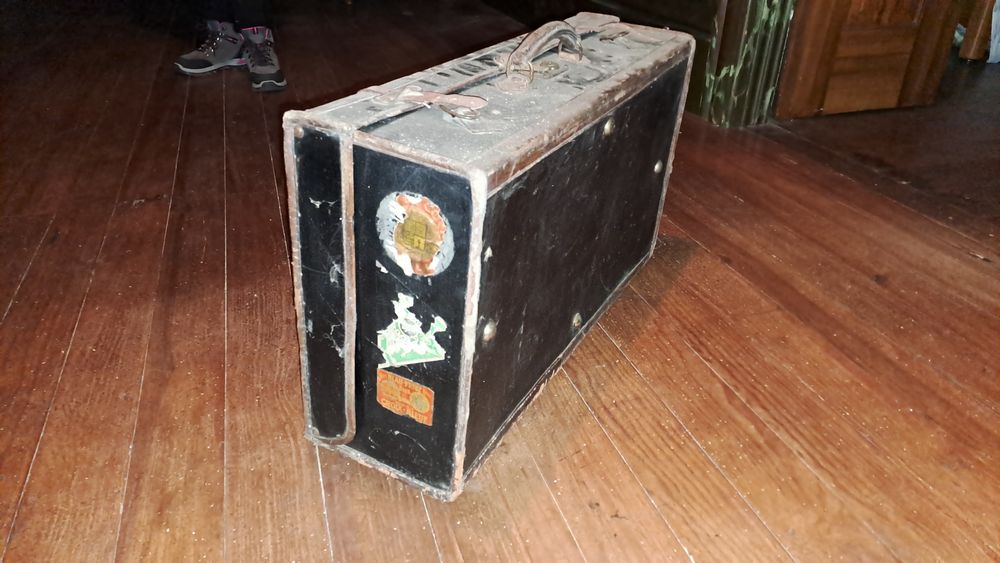 mala antiga de viagem