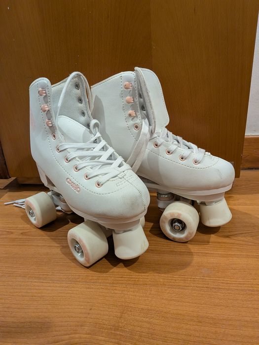 Roller skates + full protection as gift
