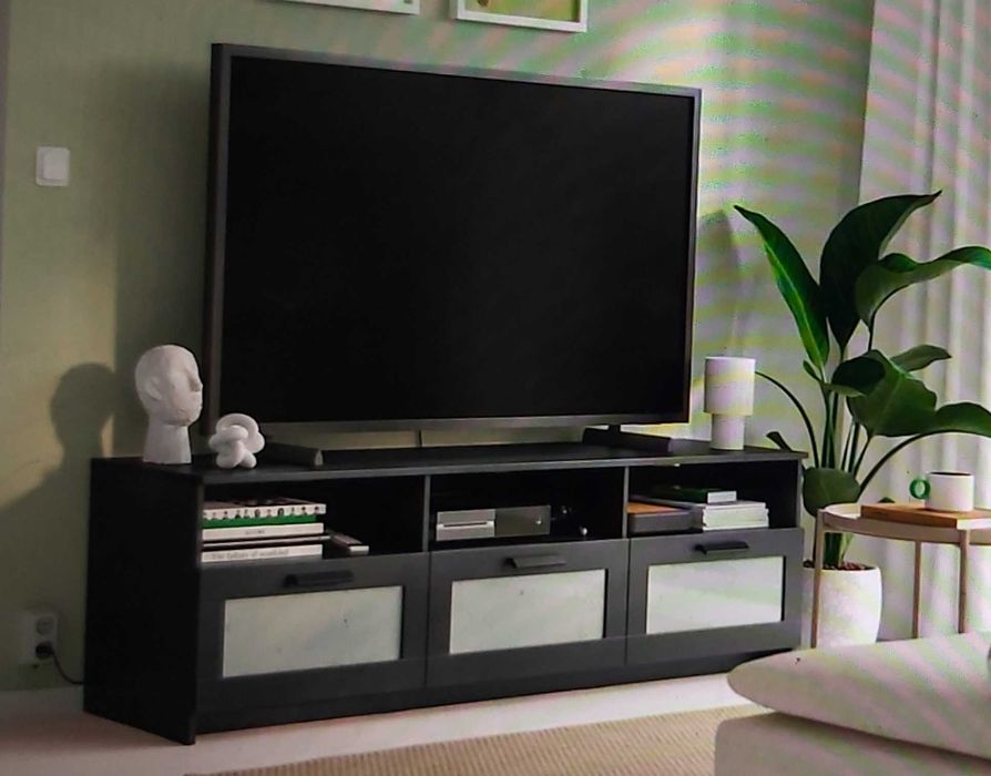 Móvel de televisão Brimnes.