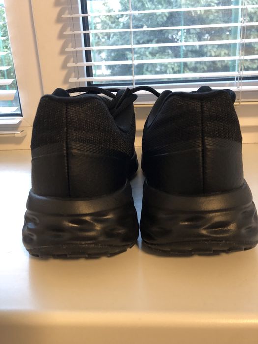 Продам новые кроссовки nike revolution 6 original