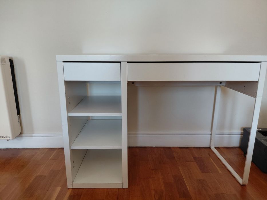 Secretaria branca de quarto/escritorio