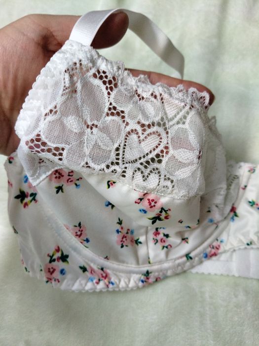 Biały biustonosz z fiszbinami 3XL