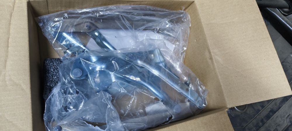 Петли капота  Audi q5 22г.