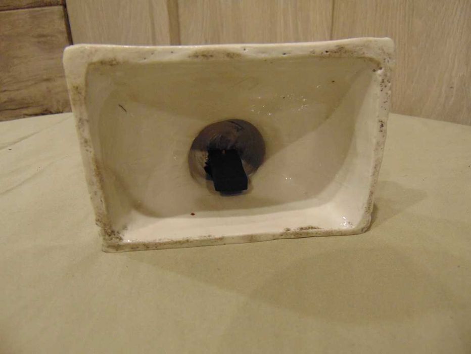 Secesja,stojący porcelanowy krzyż,P.Jezus,wys.29,5 cm.