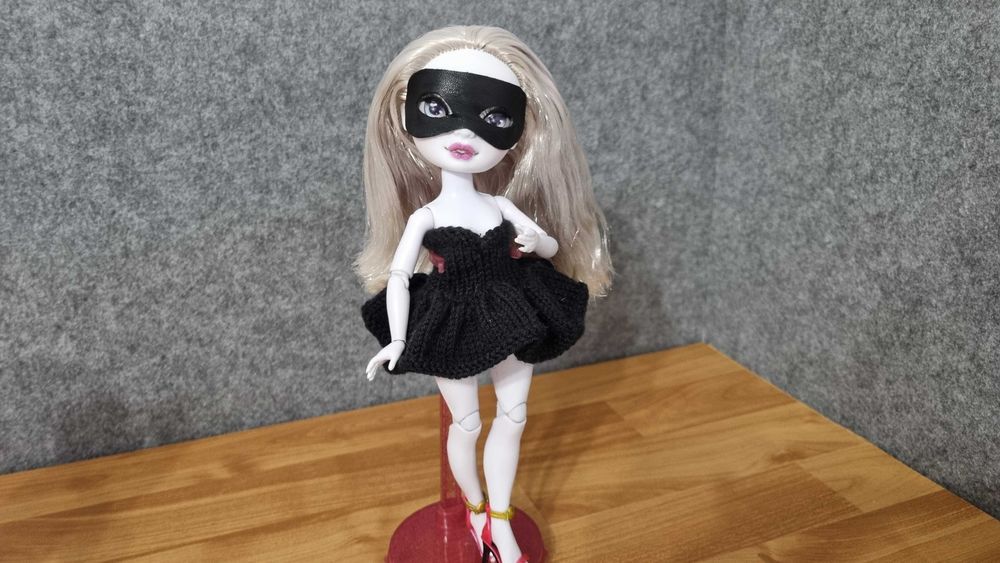 Boneca Rainbow High