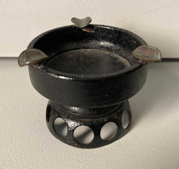 Cinzeiro de Metal Decorativo