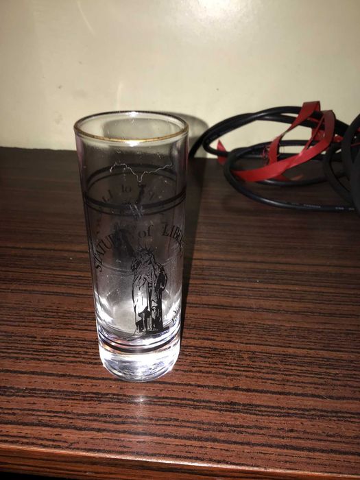 copo de shot com a estatua da liberdade new york