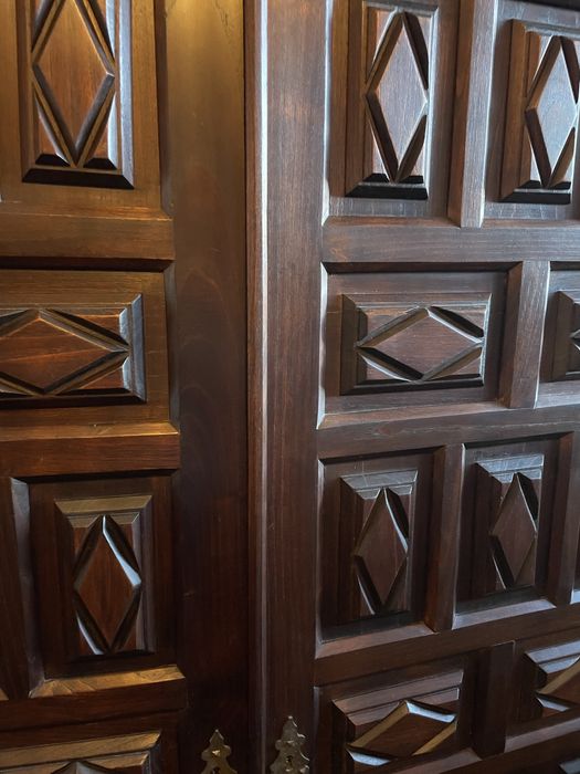 Roupeiro madeira maciça