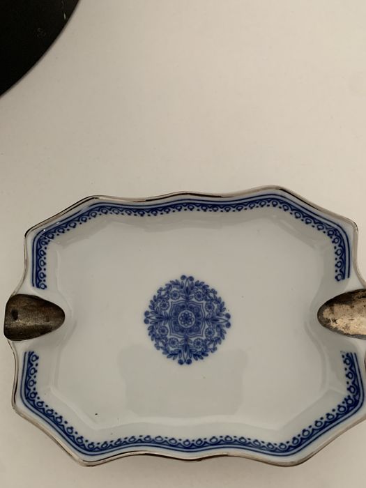 Cinzeiro com prata . Porcelana