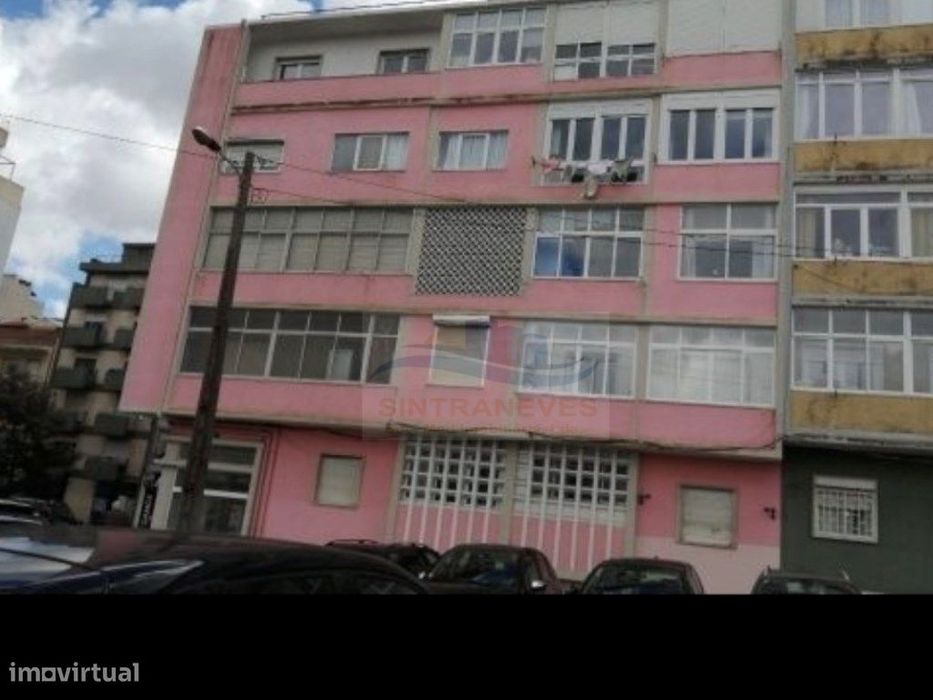 Apartamento T2 de origem com excelente potencial - Benfica