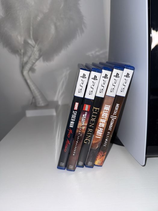 Ps5 825Gb + stacja ładująca Sony + 5 GIER