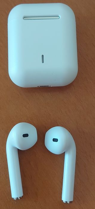 Fones brancos com capa