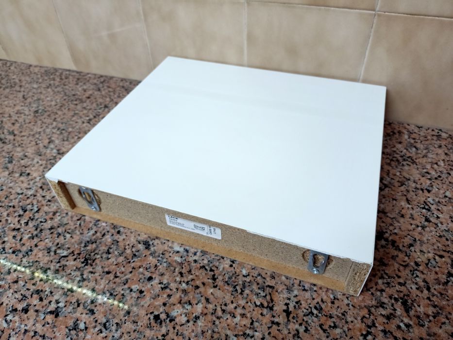 Estante de parede prateleira branca IKEA. Casa apartamento escritório