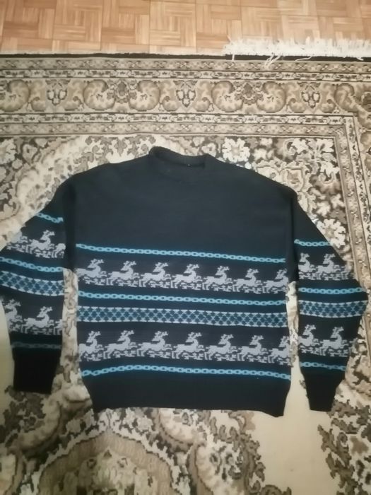 Продам свитер мужской.