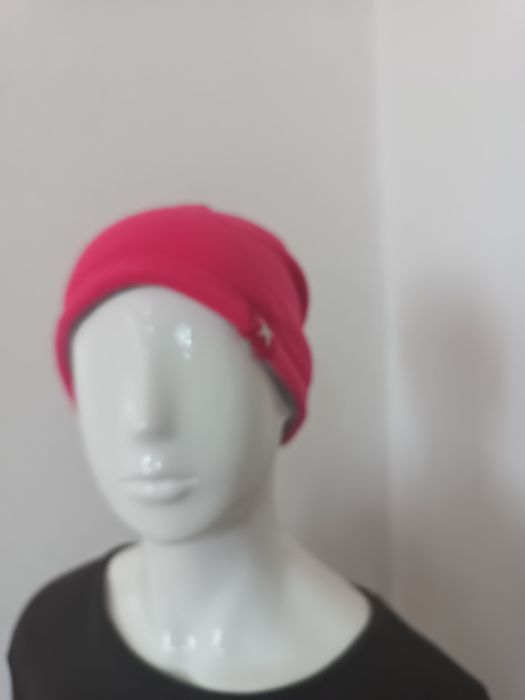 Ciepła czapka polarowa Beanie – Intensywny Róż / Fuksja – Z gwiazdką