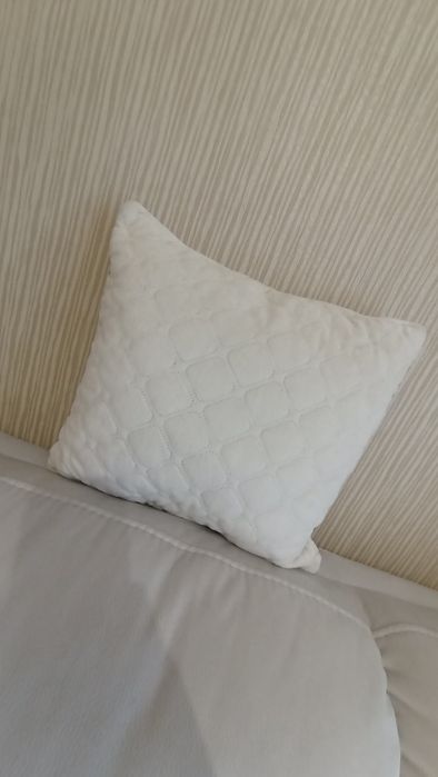 Велюровая подушка